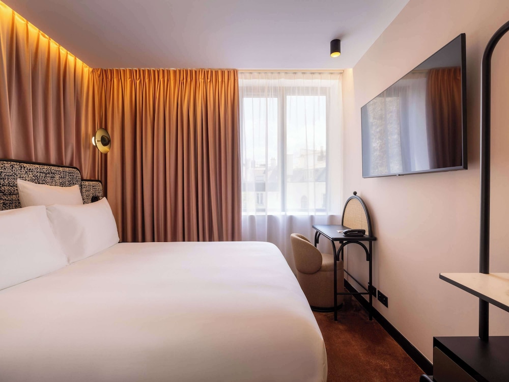 Superior Room, 1 King Bed, Mobility Accessible photo 1