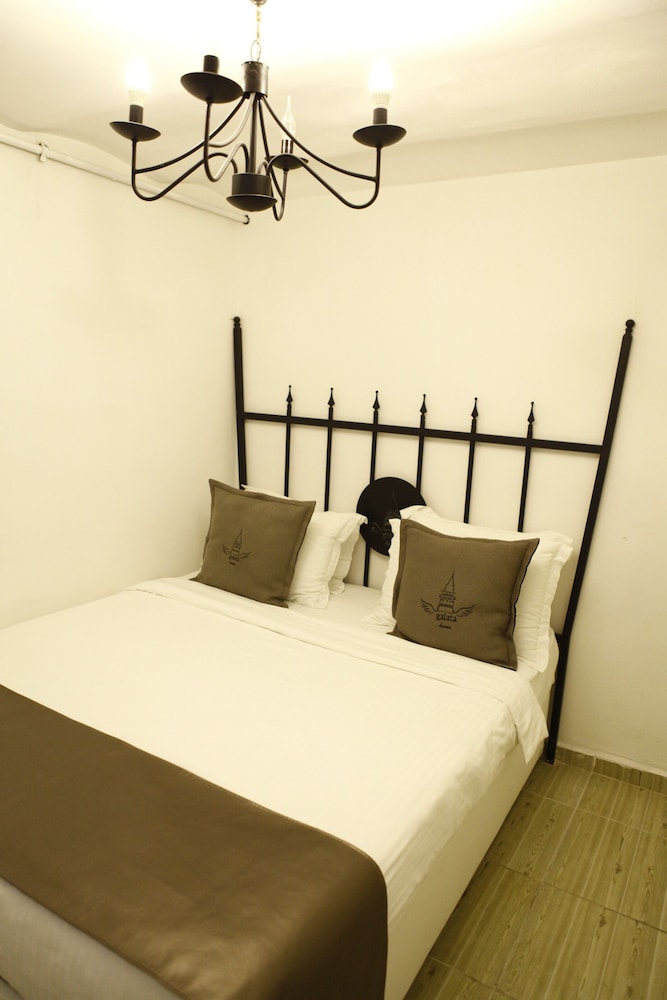 Economy Condo photo 2
