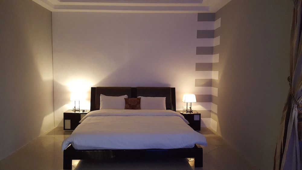 Executive Suite photo 2