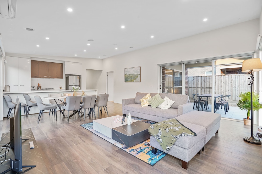 House, 5 Bedrooms (VGR024)