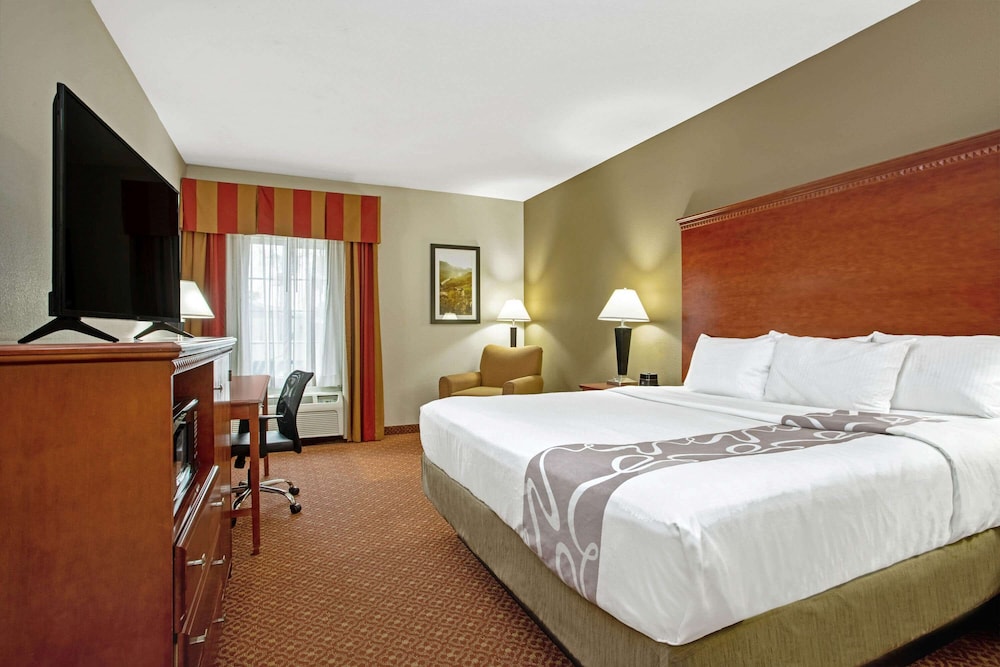 Room, 1 King Bed, Non Smoking - Photo 3