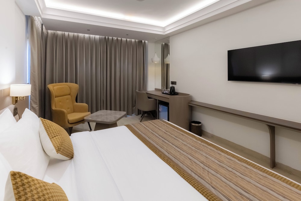 Superior Double Room, City View