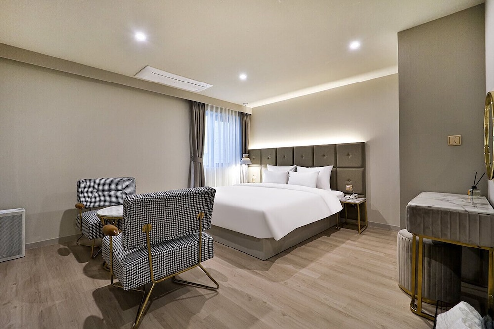 Business Double Room, Non Smoking, City View - Photo 1