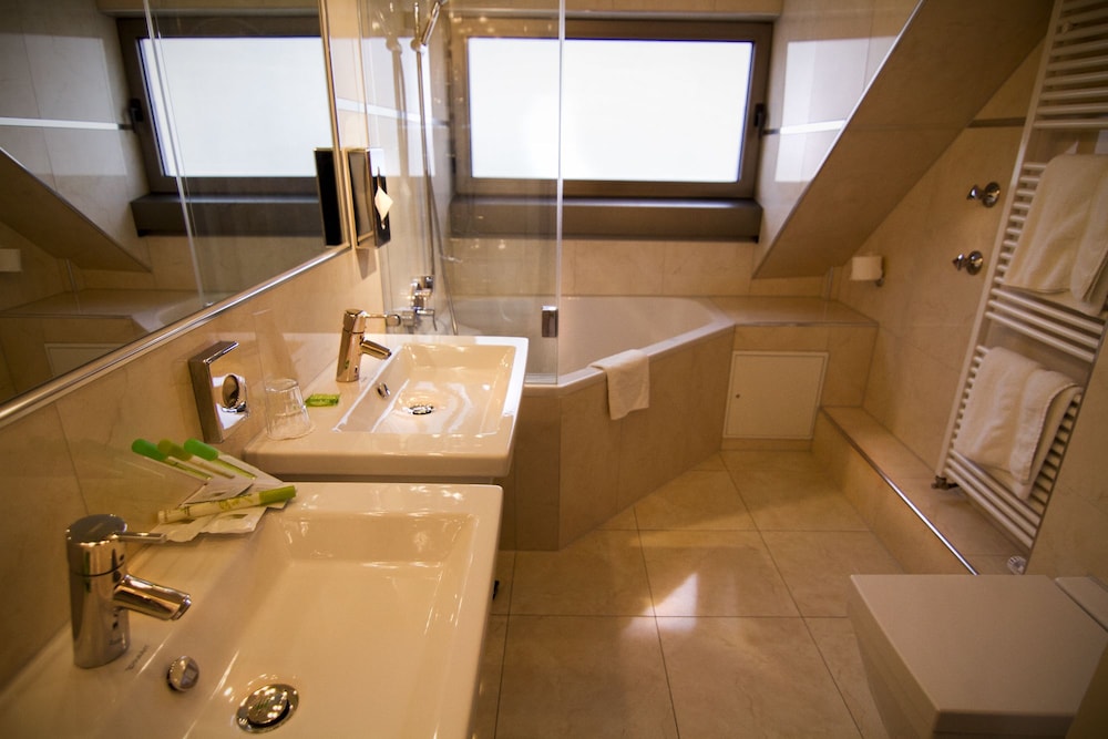 Comfort Double Room (Main Building) - Photo 6