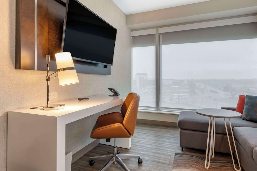 Premium Suite, 1 King Bed with Sofa bed, Non Smoking (Efficiency, Upgrade) - Photo 4