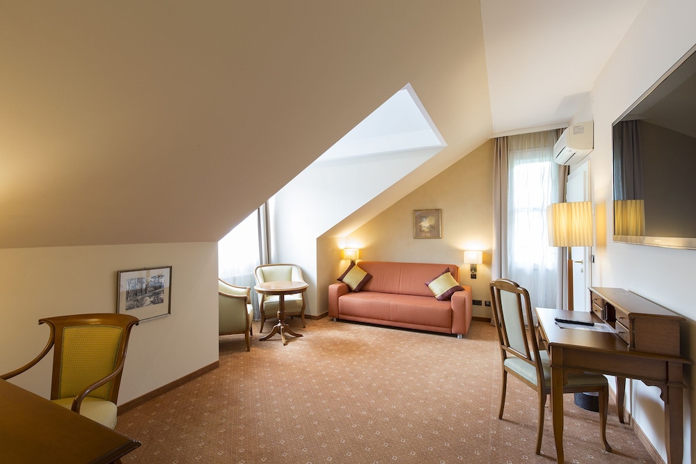 Traditional Suite, 1 Bedroom, Balcony, Park View photo 3