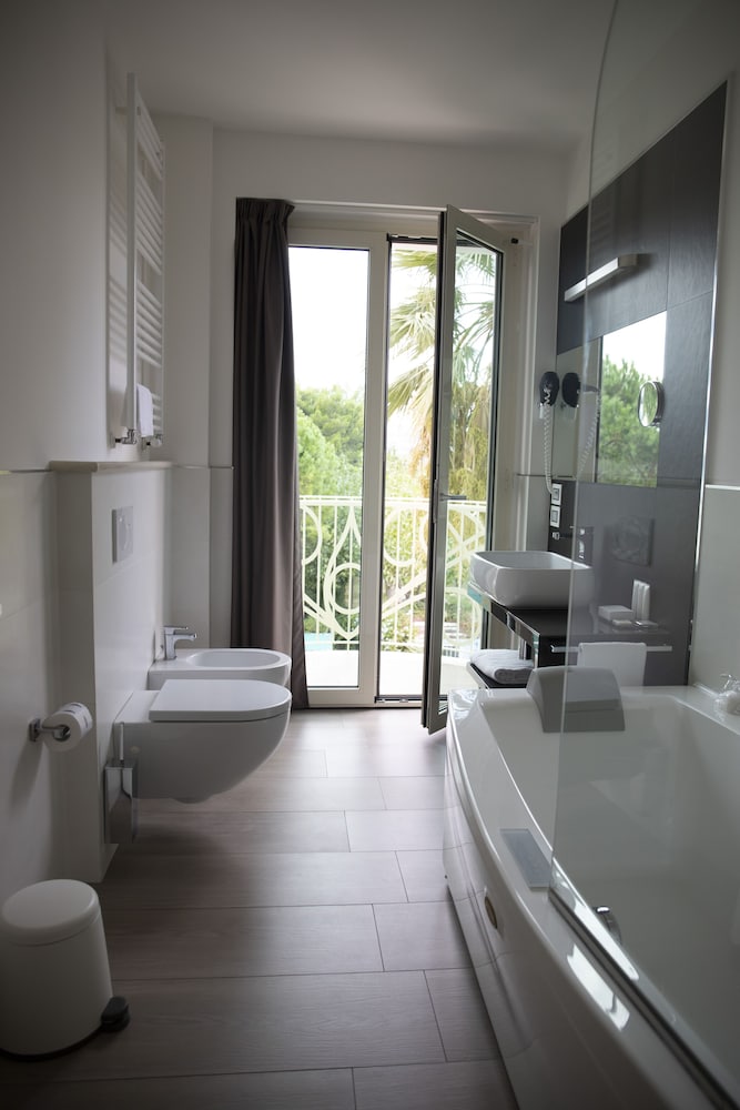 Superior Double Room Single Use photo 3