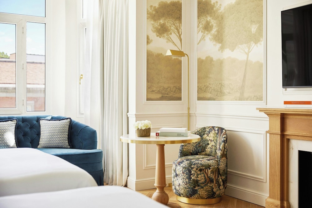 Palace Room with 2 Twins thumbnail 6