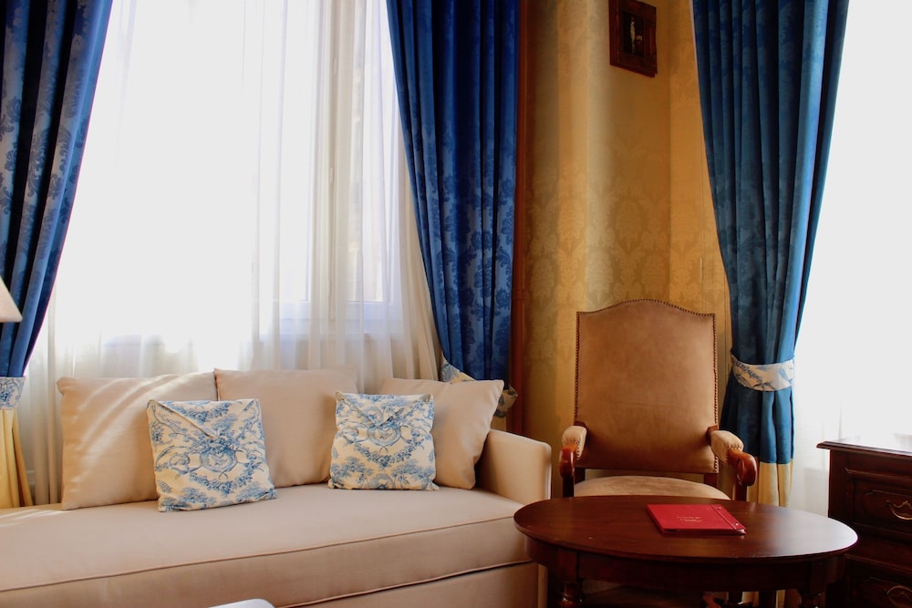 Superior Charm Room photo 3