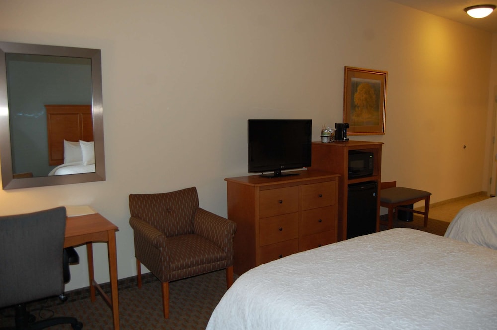Room, 2 Queen Beds, Accessible, Non Smoking - Photo 1