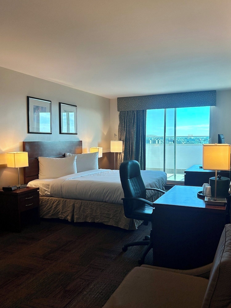 Deluxe King Room with Balcony