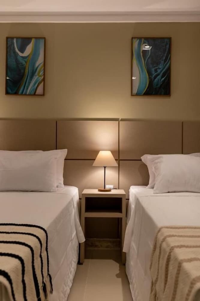 Basic Single Room, 2 Twin Beds photo 2