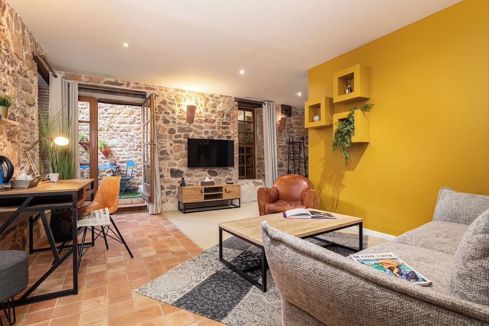 Signature Studio Suite photo 1