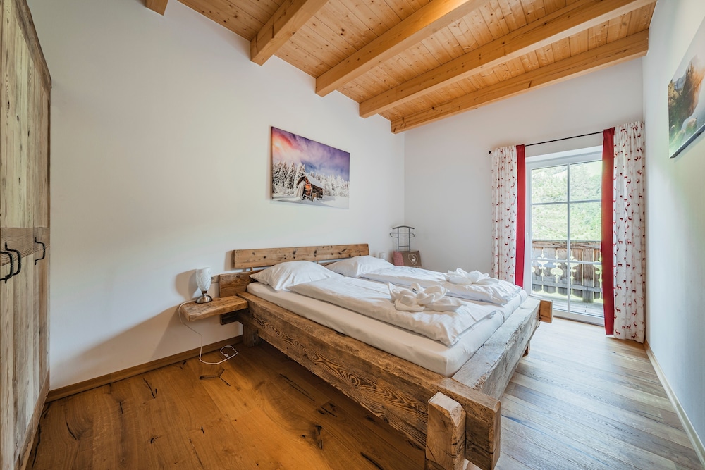 Comfort Penthouse, 2 Bedrooms, Balcony, Mountain View photo 1