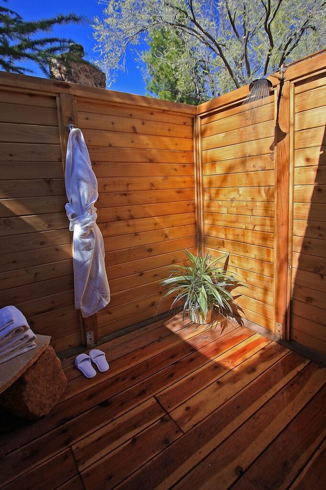 Suite (Creekside) photo 3