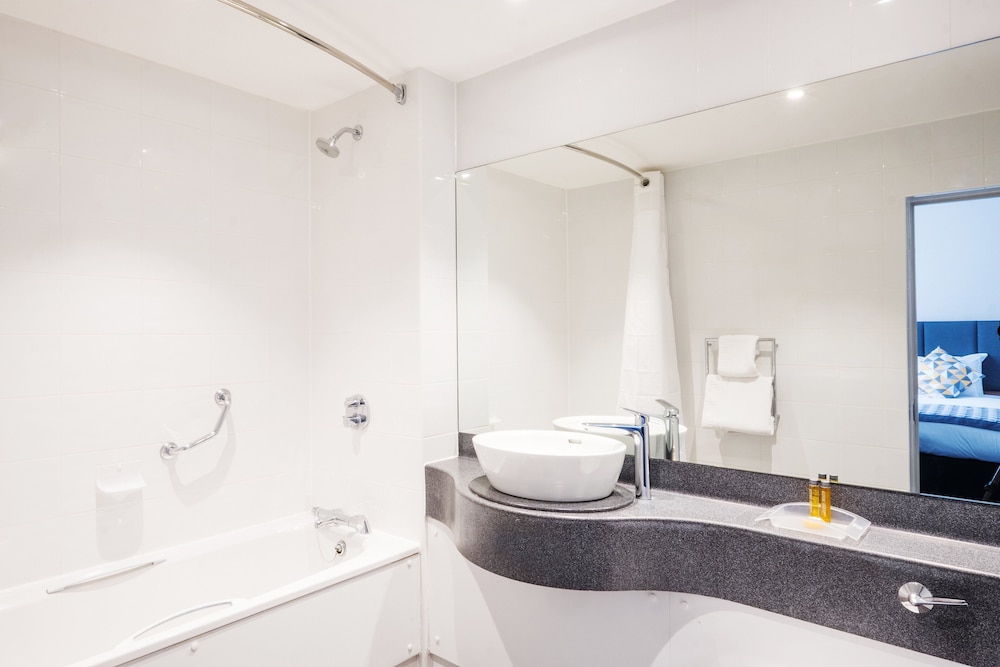 Suite, 1 Queen Bed (Minibar) - Photo 10