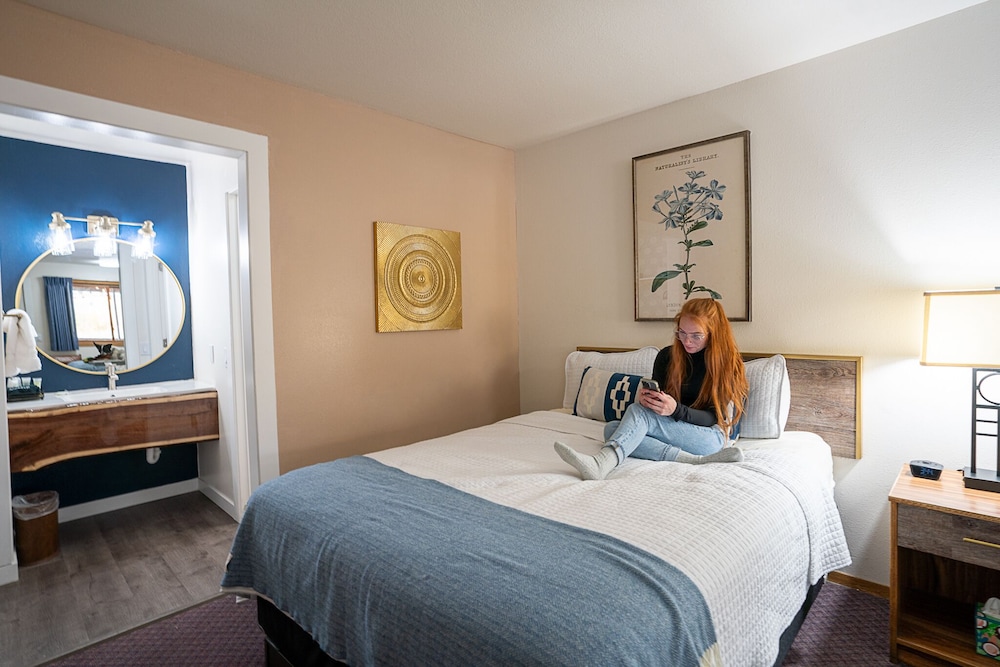Standard Room, 2 Queen Beds photo 1