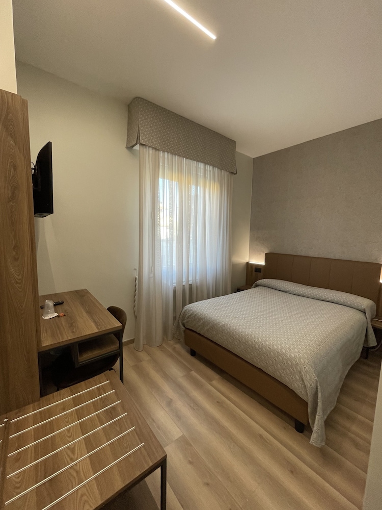 Double Room, 1 Large Twin Bed photo 1