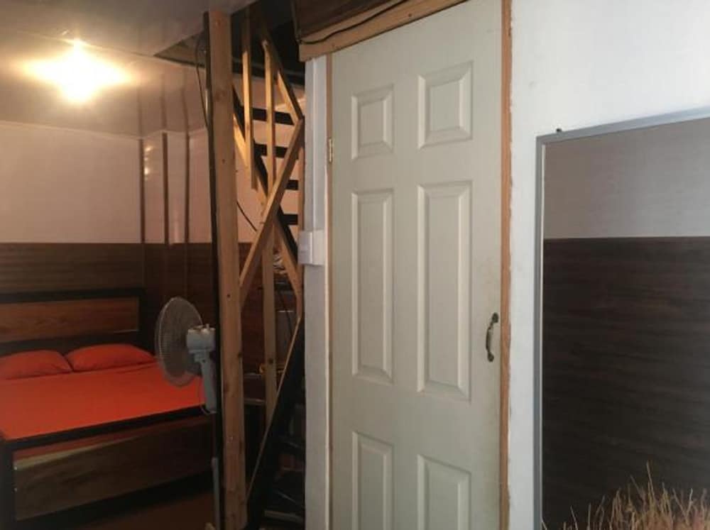 Basic Quadruple Room, Multiple Beds, Private Bathroom photo 1
