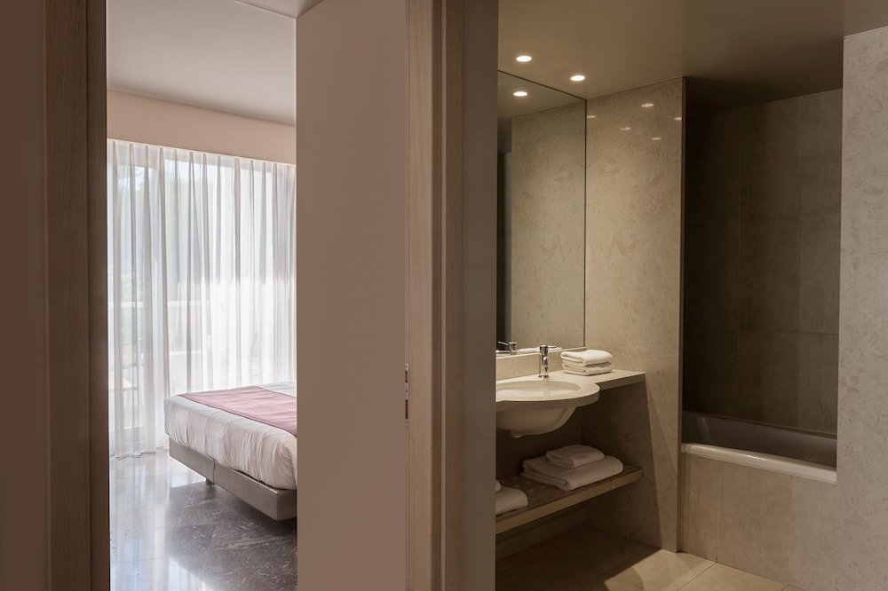 Double Room Inland View for 3 - Photo 5