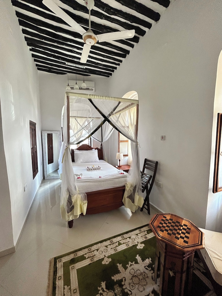 Comfort Single Room, Private Bathroom, Garden View