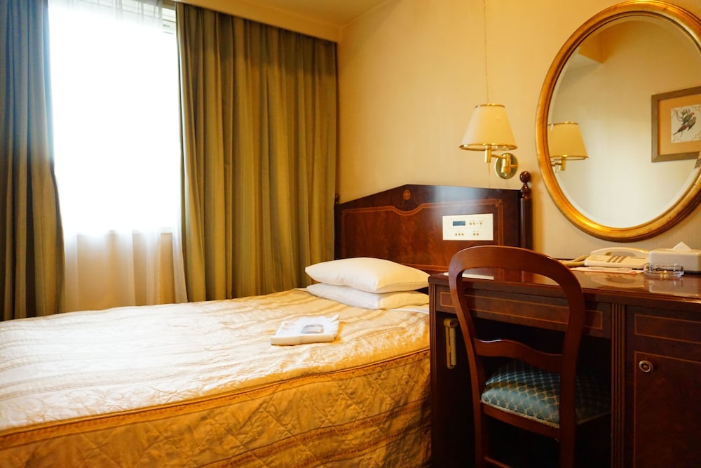 Double Room, Smoking