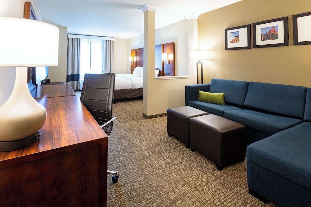 Suite, 2 Queen Beds, Non Smoking (Upgraded) photo 3