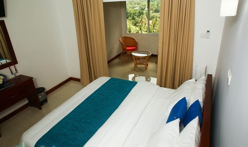 Sapphire Room