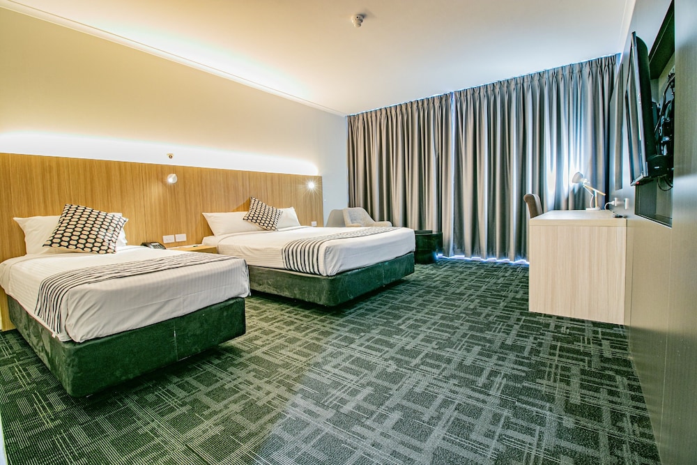Ocean Side Queen Room - Photo 1