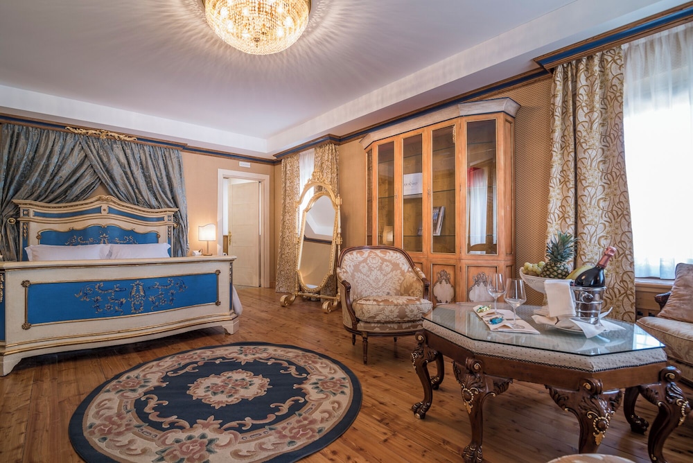 Luxury Suite photo 1