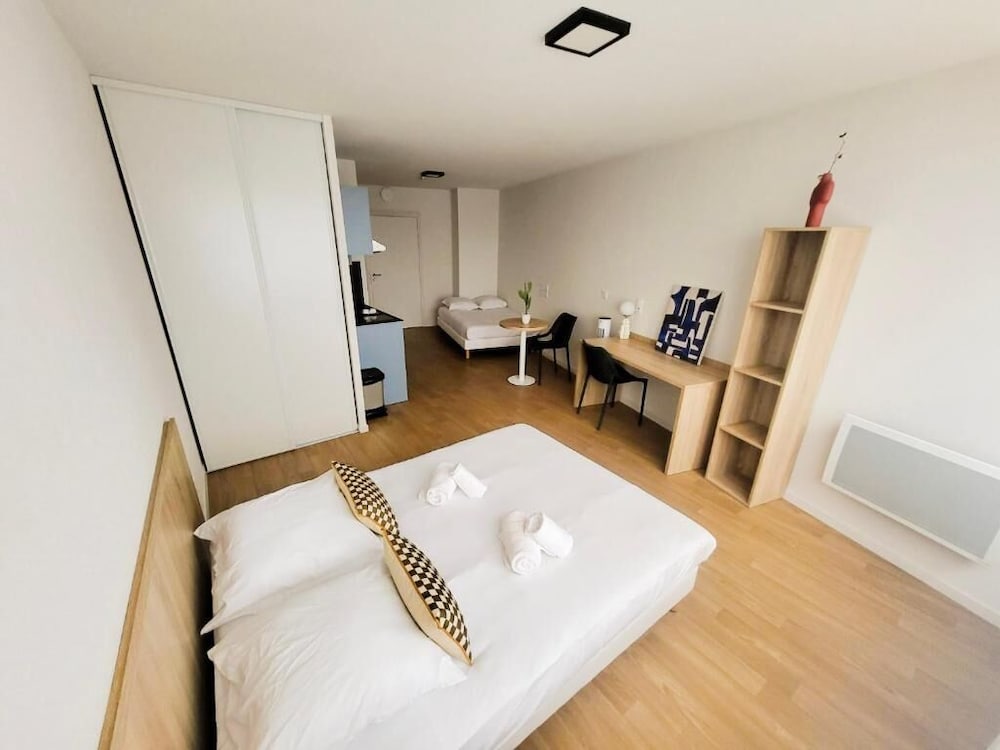 Studio, Multiple Beds