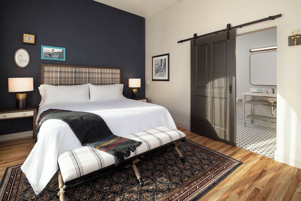 Signature Room, Multiple Beds (View) photo 3