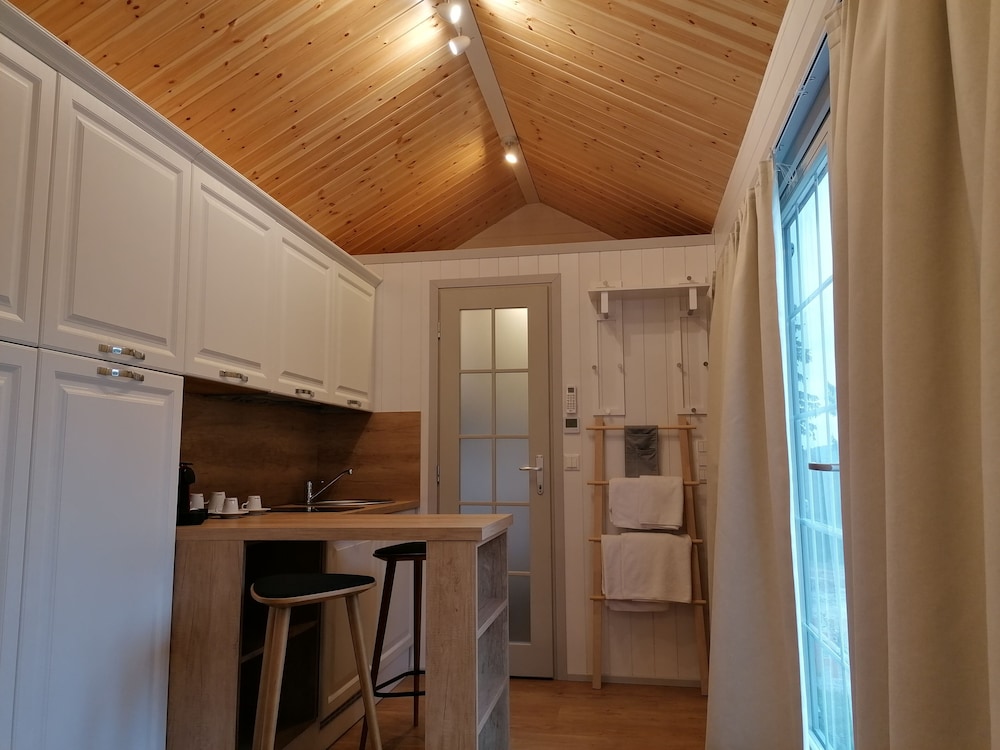 Economy Cabin photo 2