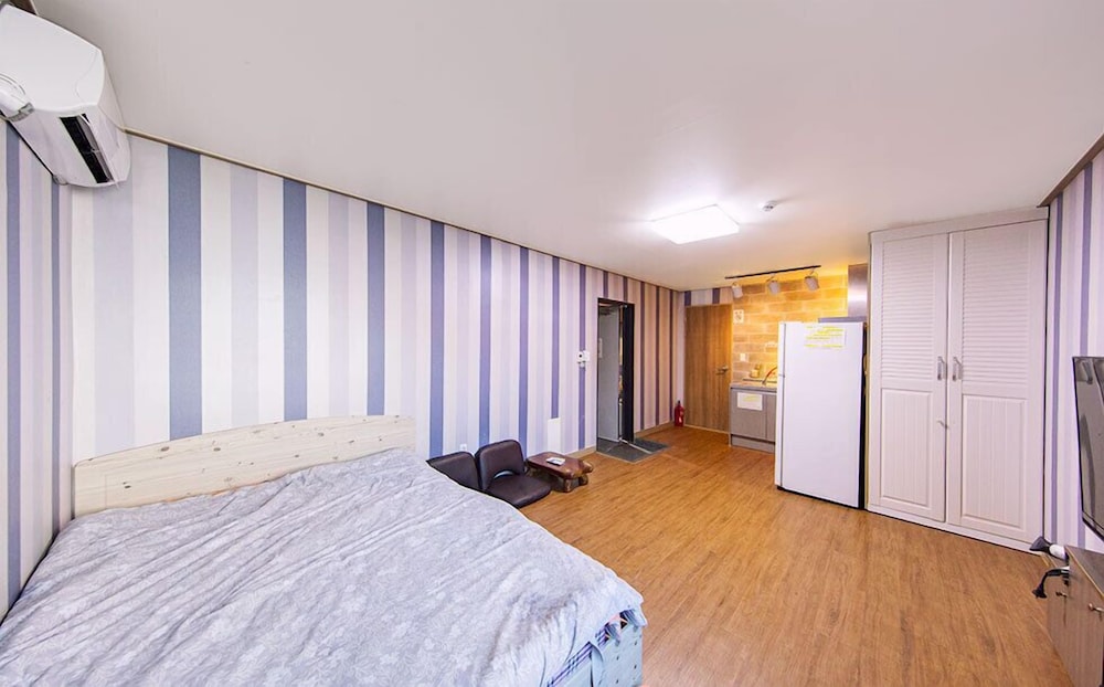 202 photo 1