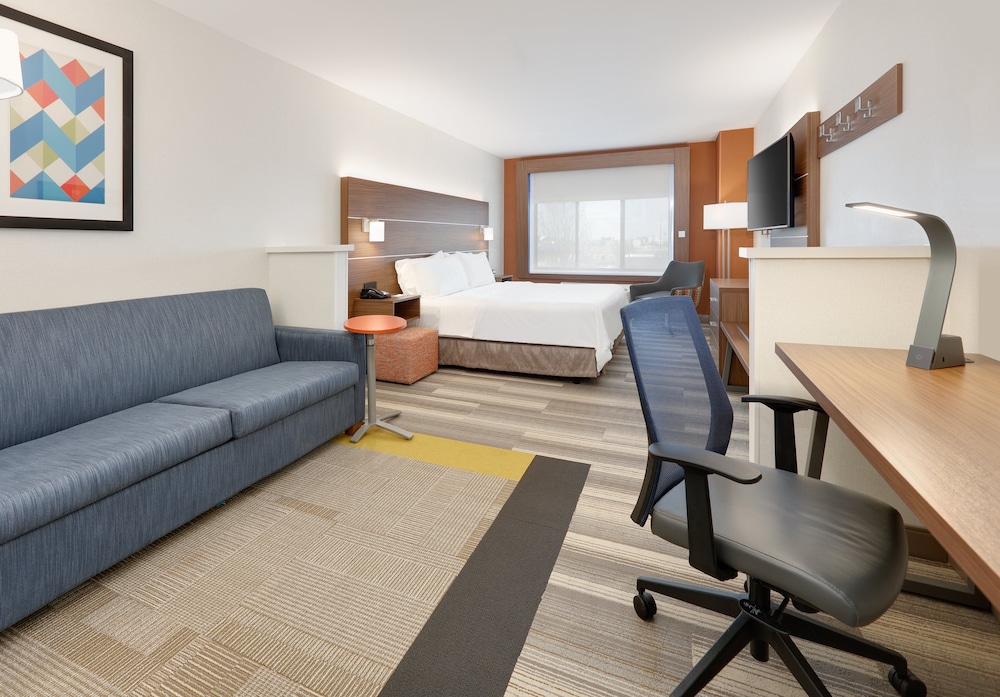 Suite, 1 King Bed with Sofa bed, Accessible (Communications) - Photo 3