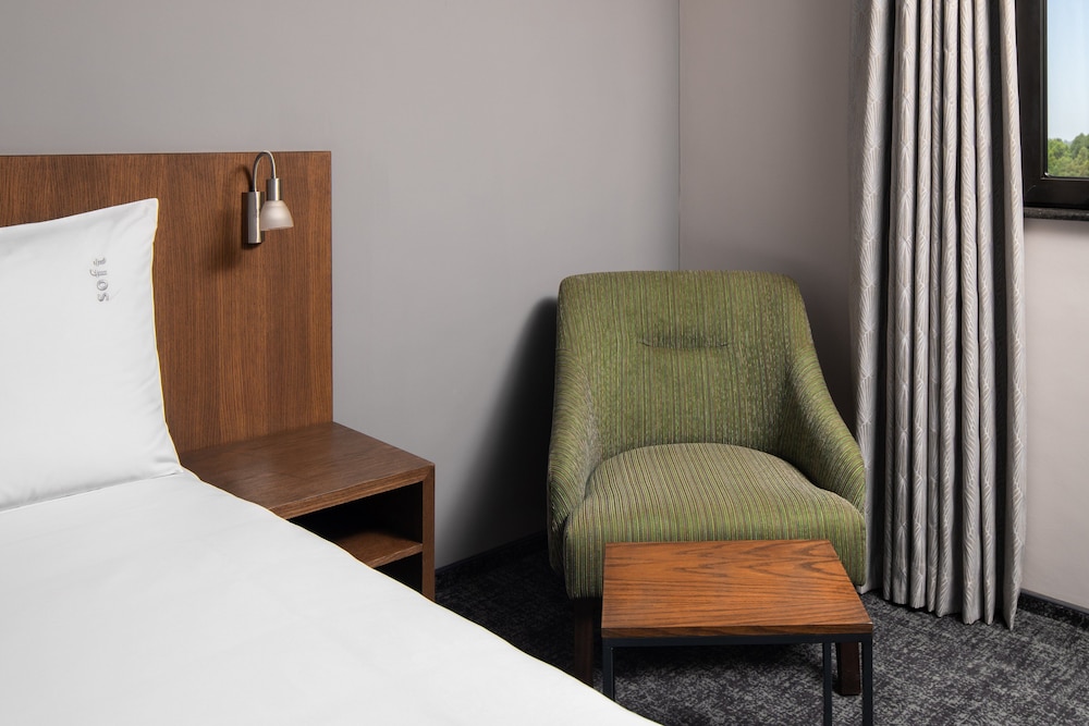 Standard Room, 1 Queen Bed, Accessible photo 3