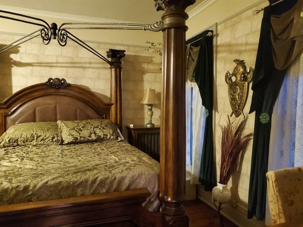 Castle Room Suites photo 3