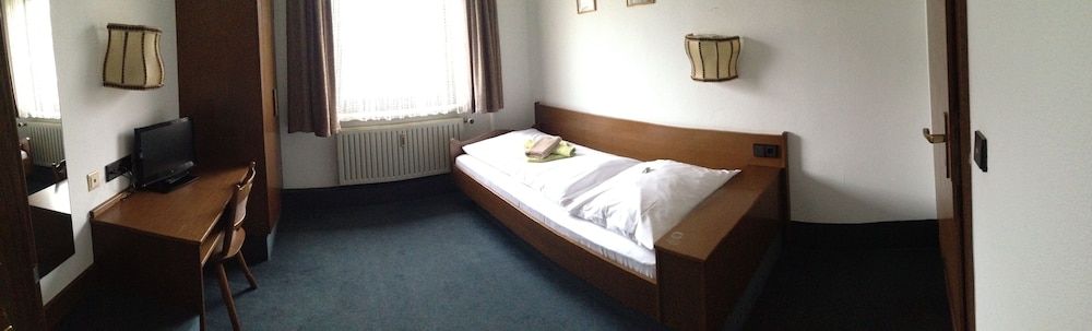 Basic Single Room photo 3
