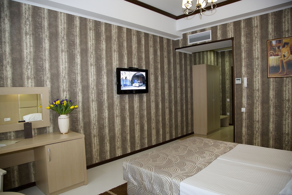 Standard Double or Twin Room, Partial Sea View photo 3