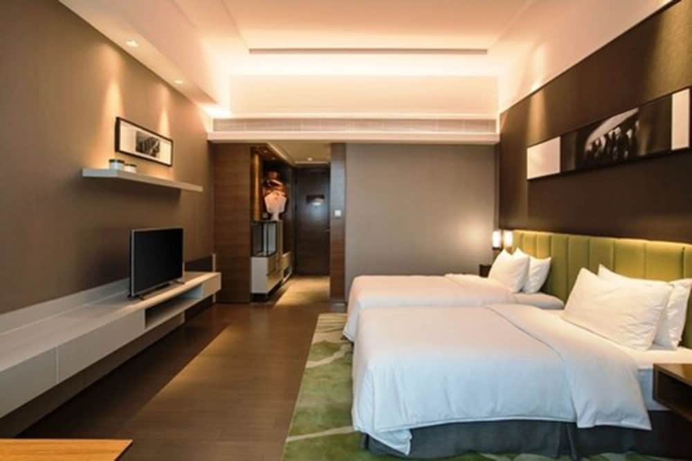 Deluxe Twin Room photo 3