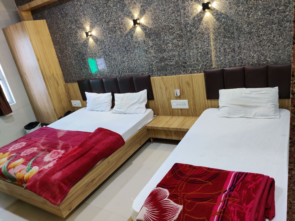 3 Bed Super Deluxe Ac Room photo 1