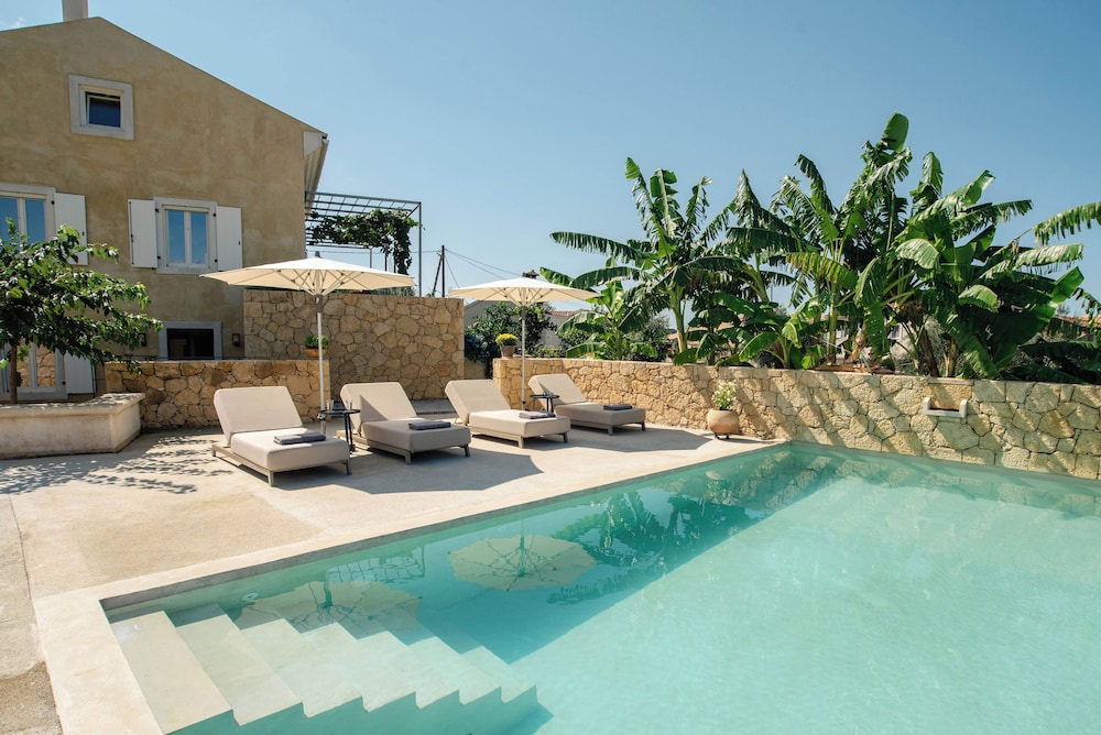 Villa, Mountain View