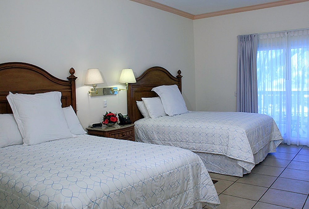 Standard Double Room, 2 Queen Beds, Mountain View photo 2
