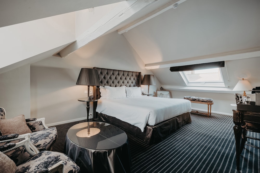 Deluxe Room - Photo 11