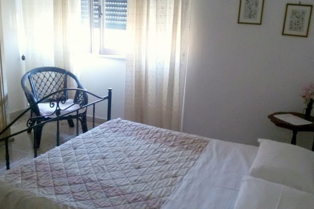 Double Room, Shared Bathroom photo 3