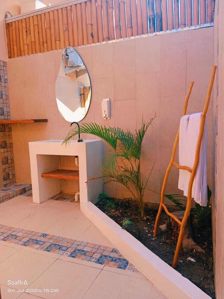 Royal Double Room, 1 Bedroom, Non Smoking, Pool View - Photo 2