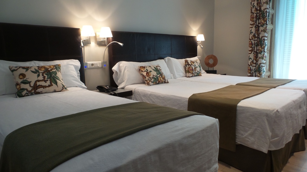 Triple Room, 3 Twin Beds - Photo 1