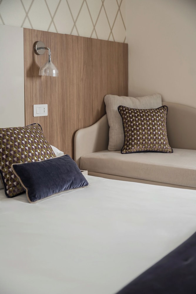 Double Room Single Use - Photo 8