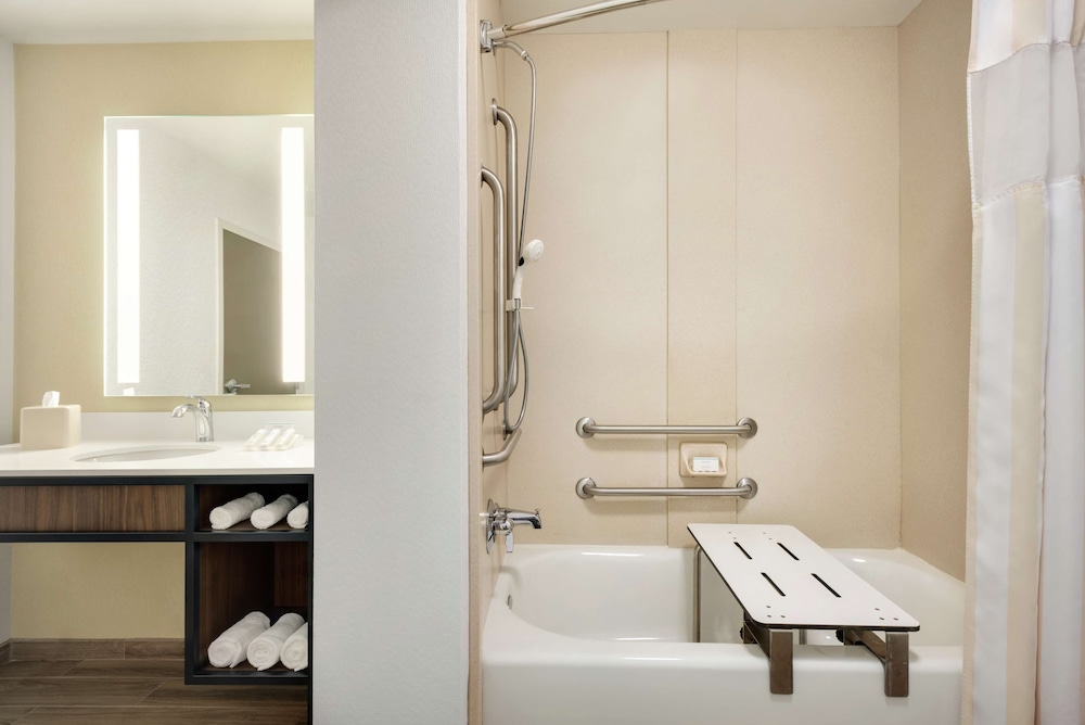 Room, Accessible photo 2