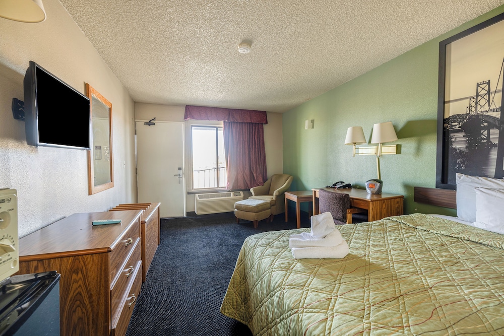 Deluxe Room, 1 King Bed, Non Smoking - Photo 1